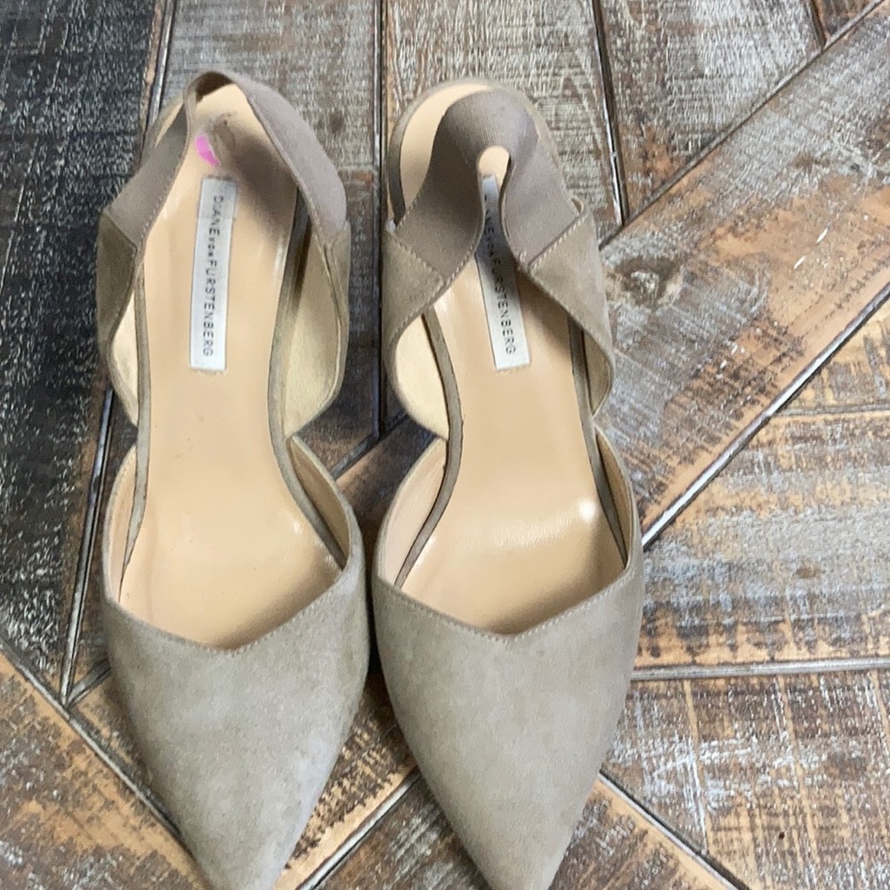 Diane Von Furstenberg Blair suede pumps. Size 8B. - Picture 3 of 7